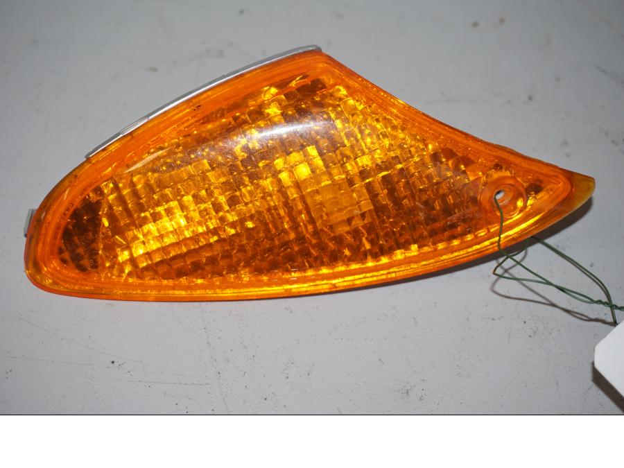 Framsidan på Blinkers från en BMW K 1300 S -2010 motorcykel.