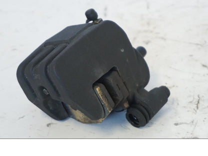 Snett nerifrån på Bromsok från en Kawasaki ER-6N -2012 motorcykel.