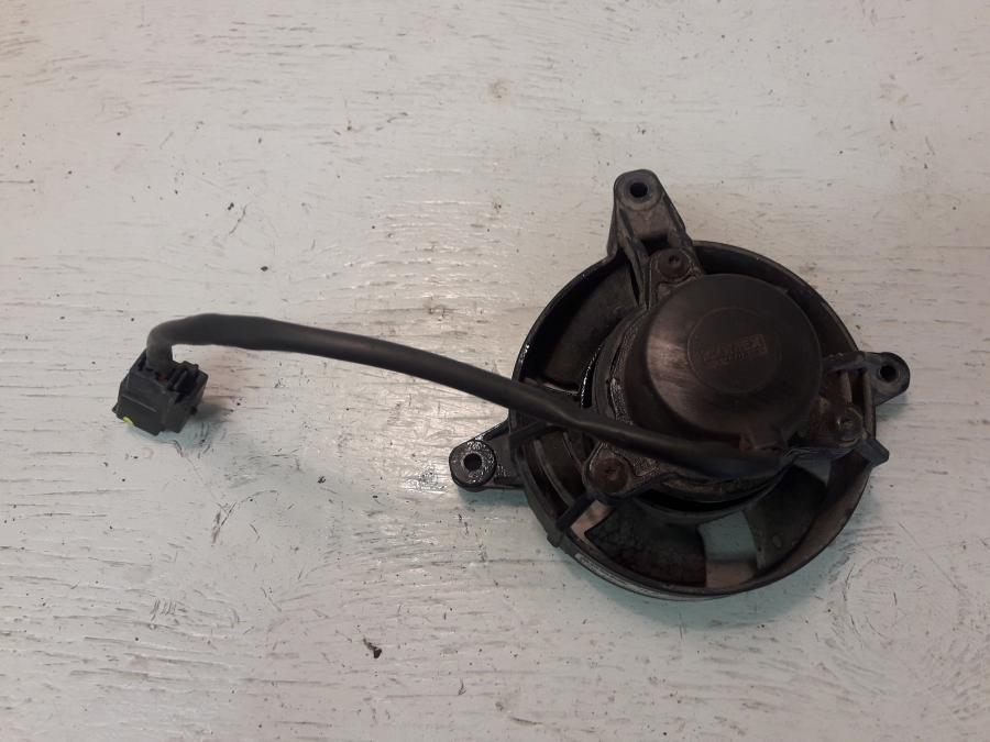 Baksidan på Vattenkylfläkt från en Aprilia RS 125 -2017 motorcykel.