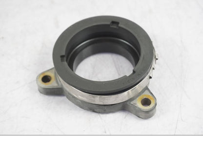 Framsidan på Insugsgummi från en BMW R 1200 GS -2005 motorcykel.