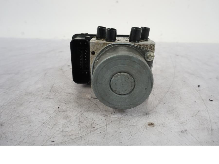 Extrabild1 på ABS Modulator från en KTM 690 Duke -2014 motorcykel.