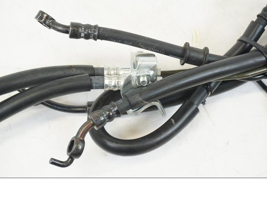 Vänster sida på Bromsledning från en Yamaha MT-09 -2021 motorcykel.