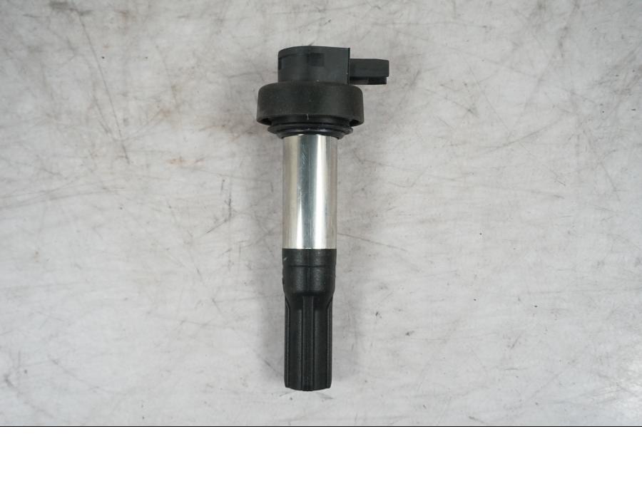 Framsidan på Tändspole från en BMW S 1000 XR -2019 motorcykel.