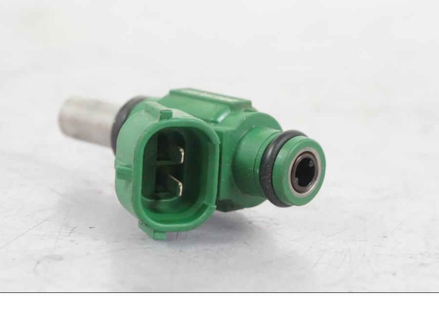 Höger sida på Spridare från en Suzuki GSX-S 1000 -2017 motorcykel.