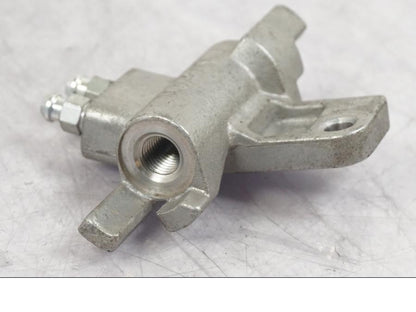 Höger sida på Bromsfördelare från en Suzuki GSF 1250 -2010 motorcykel.