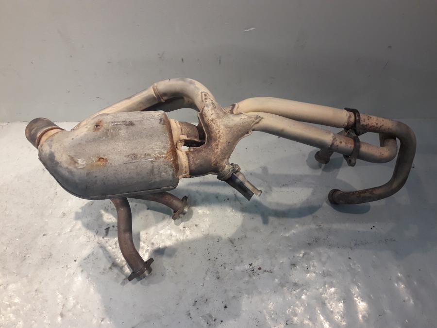 Vänster sida på Grenrör från en Honda VFR 800 -2000 motorcykel.