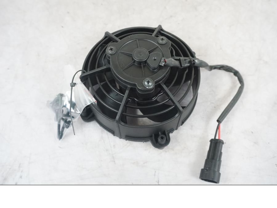 Framsidan på Vattenkylfläkt från en KTM 1290 Super Adventure S -2022 motorcykel.