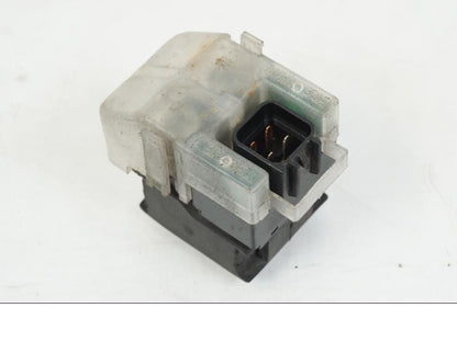 Höger sida på Startrelä från en Suzuki GSX 600 F -1998 motorcykel.