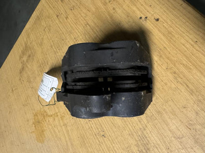 Vänster sida på Bromsok från en BMW R 1200 C -2002 motorcykel.