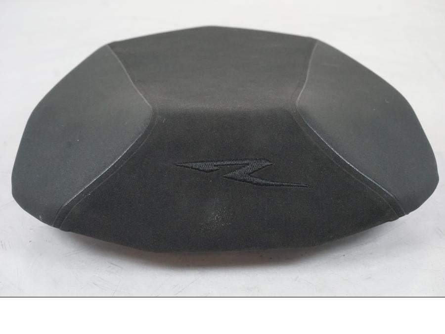 Baksidan på Sadel från en KTM 1290 Super Duke R EVO -2023 motorcykel.