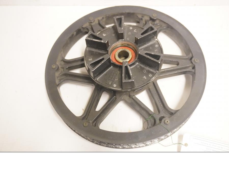 Framsidan på Remdrev från en Yamaha XV 1700 -2003 motorcykel.