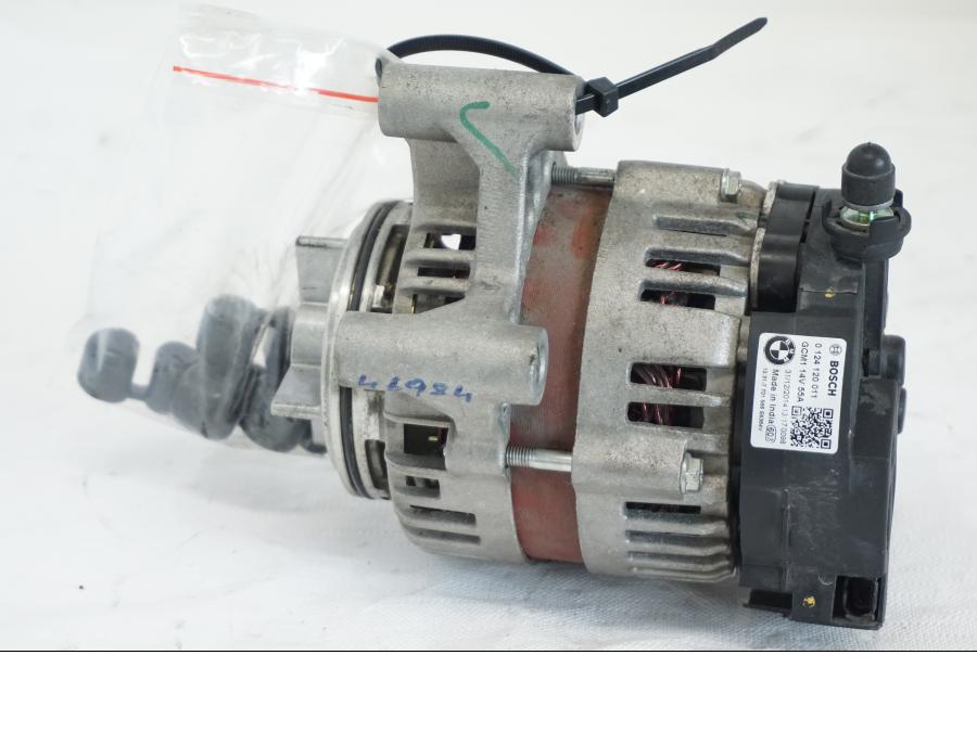 Framsidan på Generator från en BMW K 1600 -2015 motorcykel.