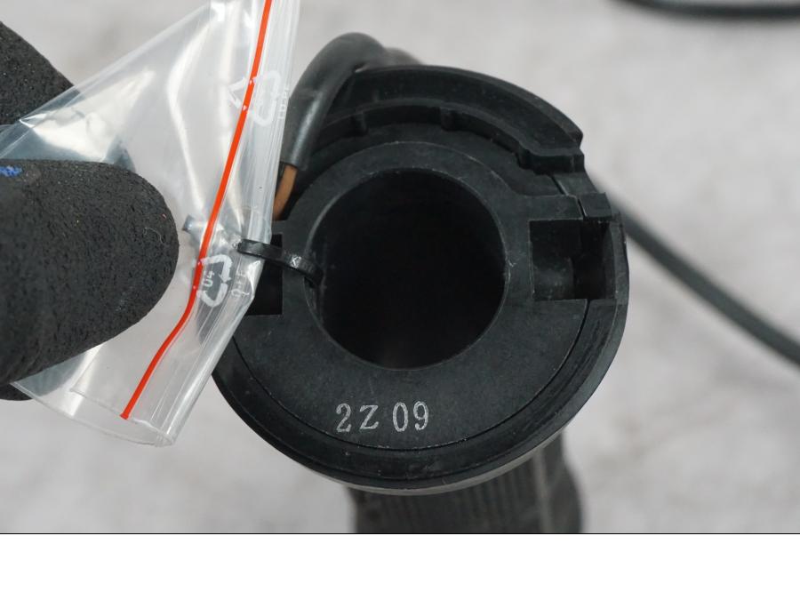 Snett nerifrån på Värmehandtag från en Ducati Multistrada V4 -2024 motorcykel.