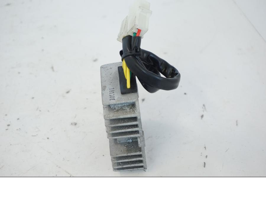 Snett uppifrån på Likriktare från en Kymco Agility 125 -2019 scooter.