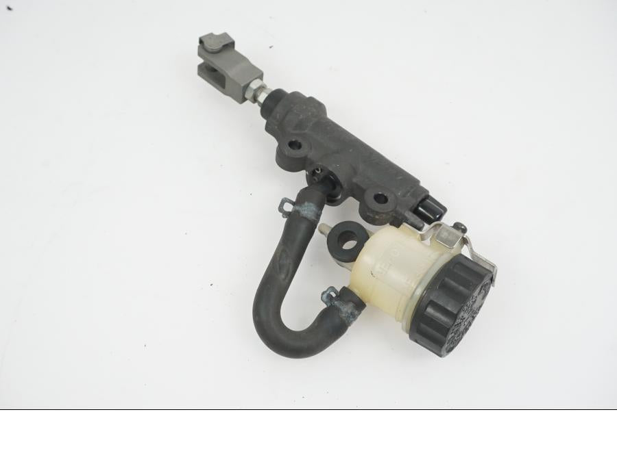 Vänster sida på Bromshuvudcylinder från en Honda CBR 1000 RR -2010 motorcykel.