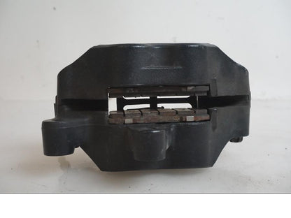 Höger sida på Bromsok från en Indian Chieftain Dark Horse -2019 motorcykel.