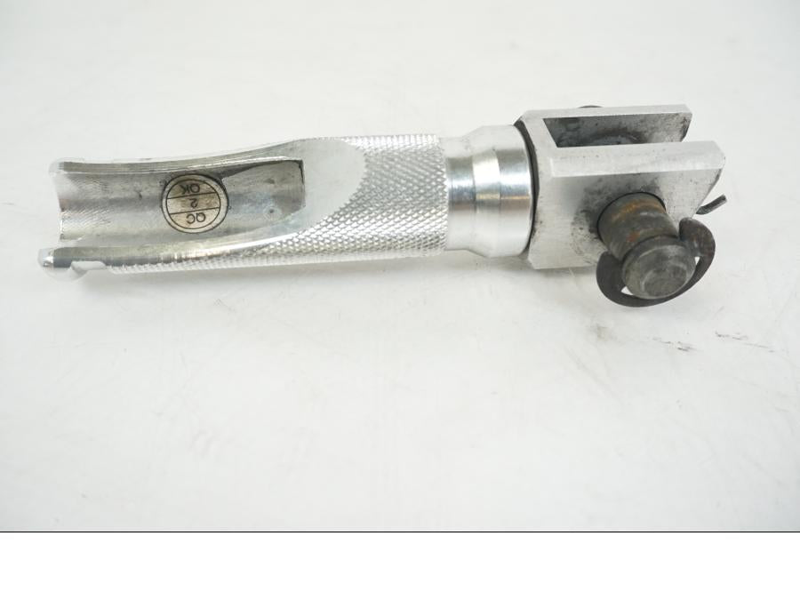 Höger sida på Fotpinne från en Kawasaki ZZR 1100 -1994 motorcykel.