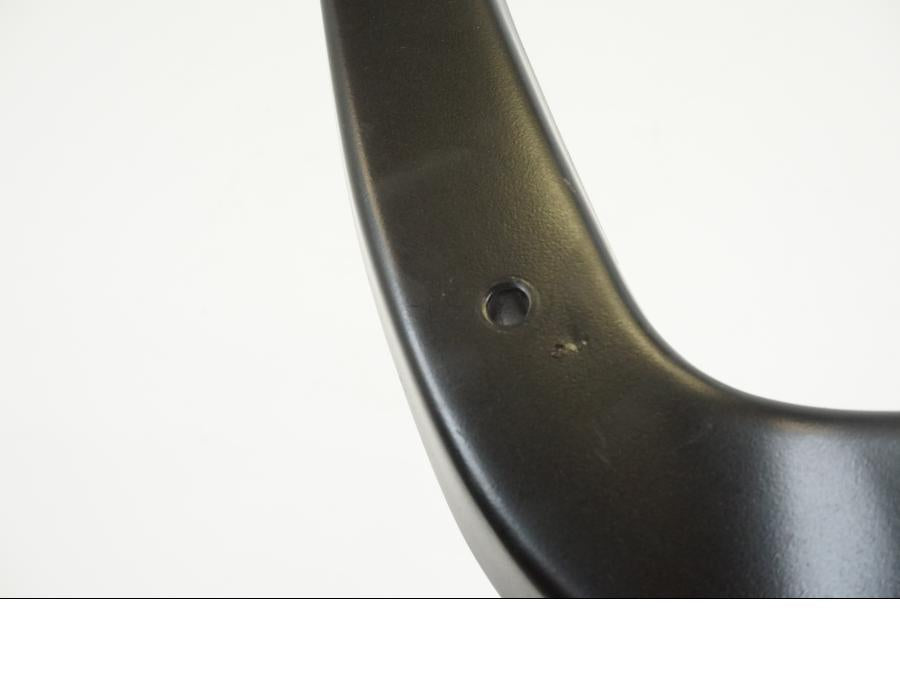 Vänster sida på Bakskärmstag från en Suzuki VL 1500 -1999 motorcykel.