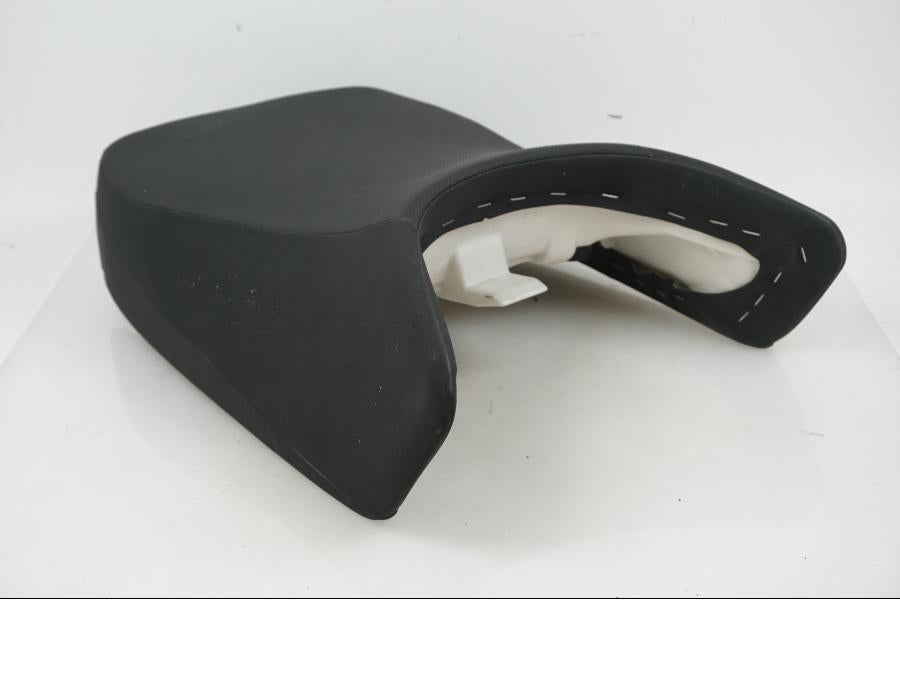 Baksidan på Sadel från en Yamaha FJR 1300 -2013 motorcykel.