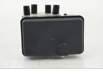 Vänster sida på ABS Modulator från en Yamaha MT-09 -2021 motorcykel.