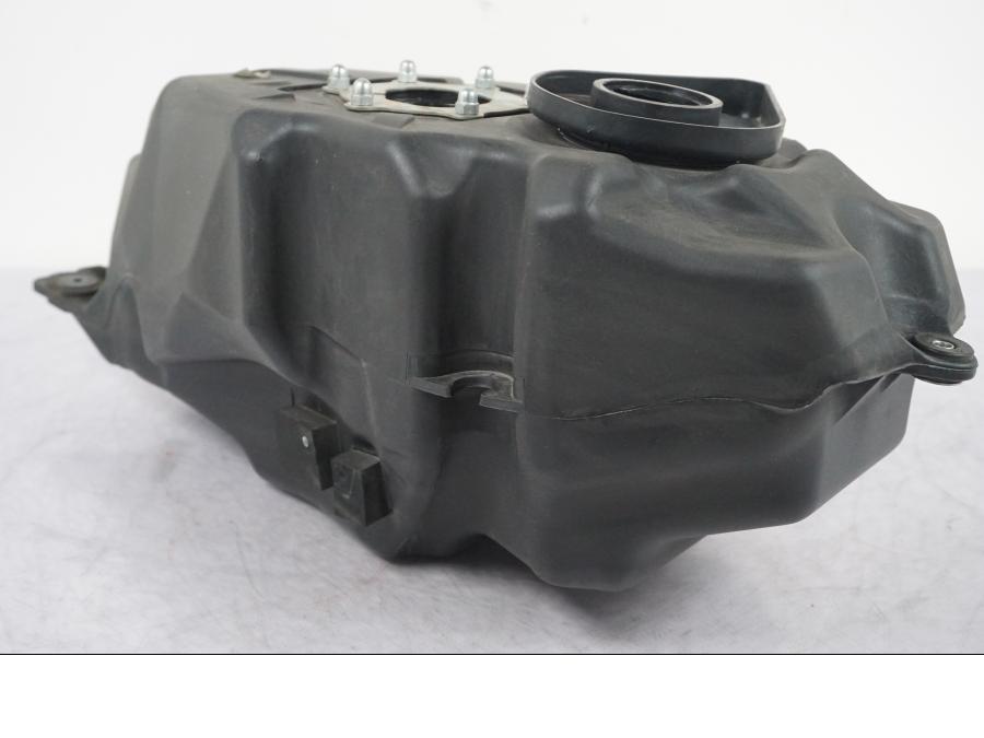 Höger sida på Bensintank från en Yamaha MT 125 -2017 motorcykel.