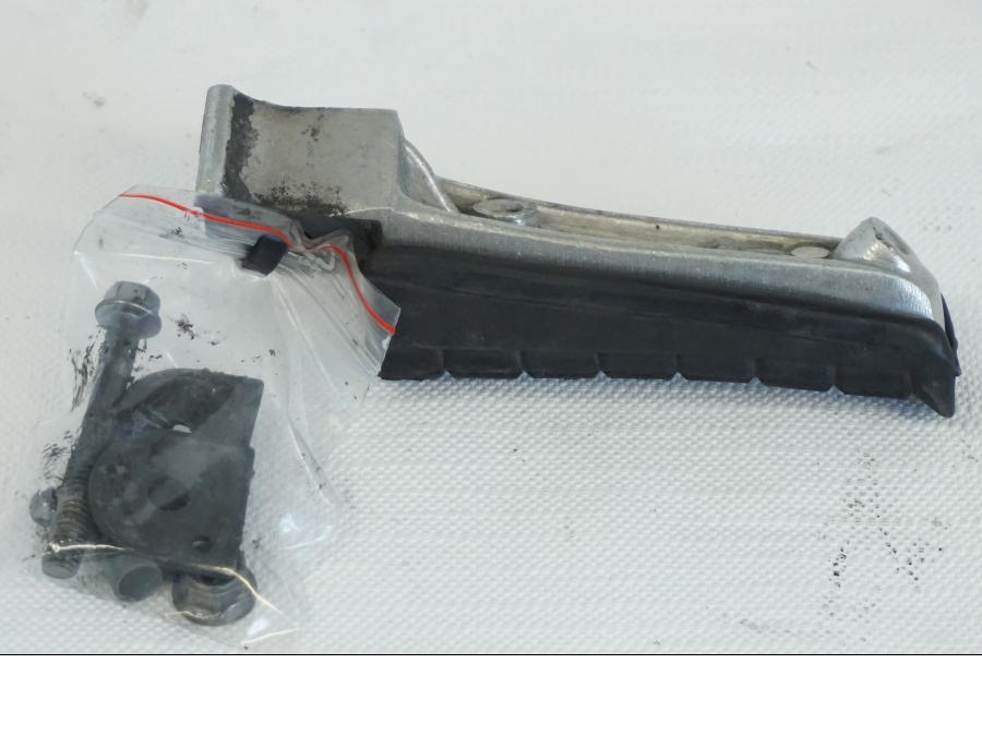 Baksidan på Fotpinne från en Yamaha TDM 850 -1998 motorcykel.