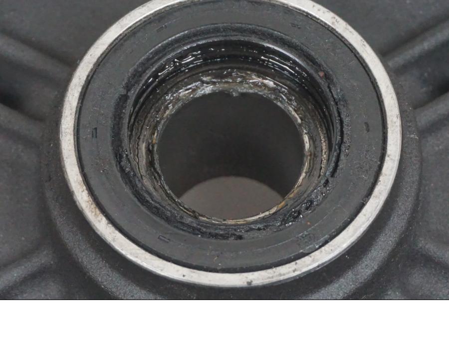 Vänster sida på Drevfäste från en Honda CBR 1000 RR -2004 motorcykel.