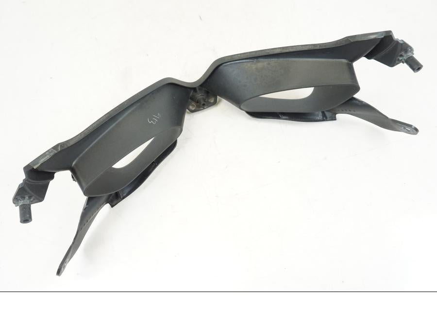 Vänster sida på Luftintag från en Suzuki GSX-R 750 -2008 motorcykel.