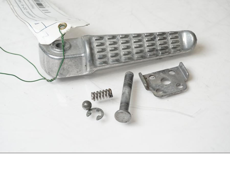 Framsidan på Fotpinne från en Kawasaki ZZ-R 1400 -2007 motorcykel.