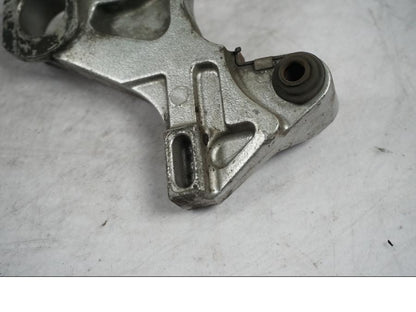 Snett uppifrån på Bromsoksfäste från en Honda CBR 900 RR -2002 motorcykel.