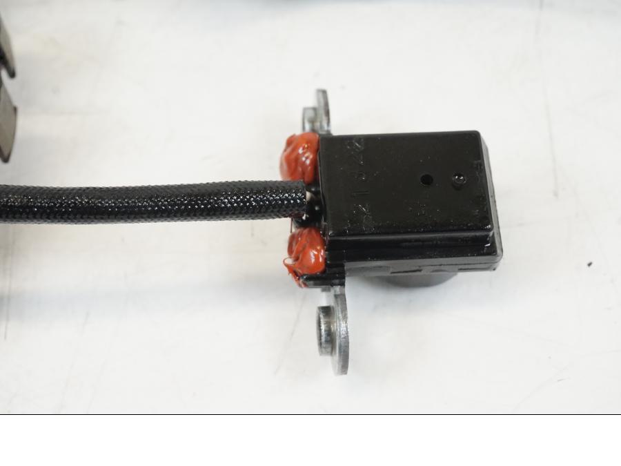 Vänster sida på Generator från en Triumph Speed Triple -2021 motorcykel.