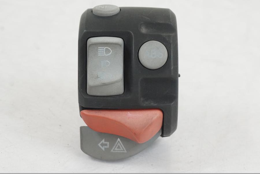 Baksidan på Styrelreglage från en BMW F 800 GS -2008 motorcykel.