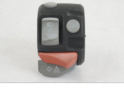 Baksidan på Styrelreglage från en BMW F 800 GS -2008 motorcykel.