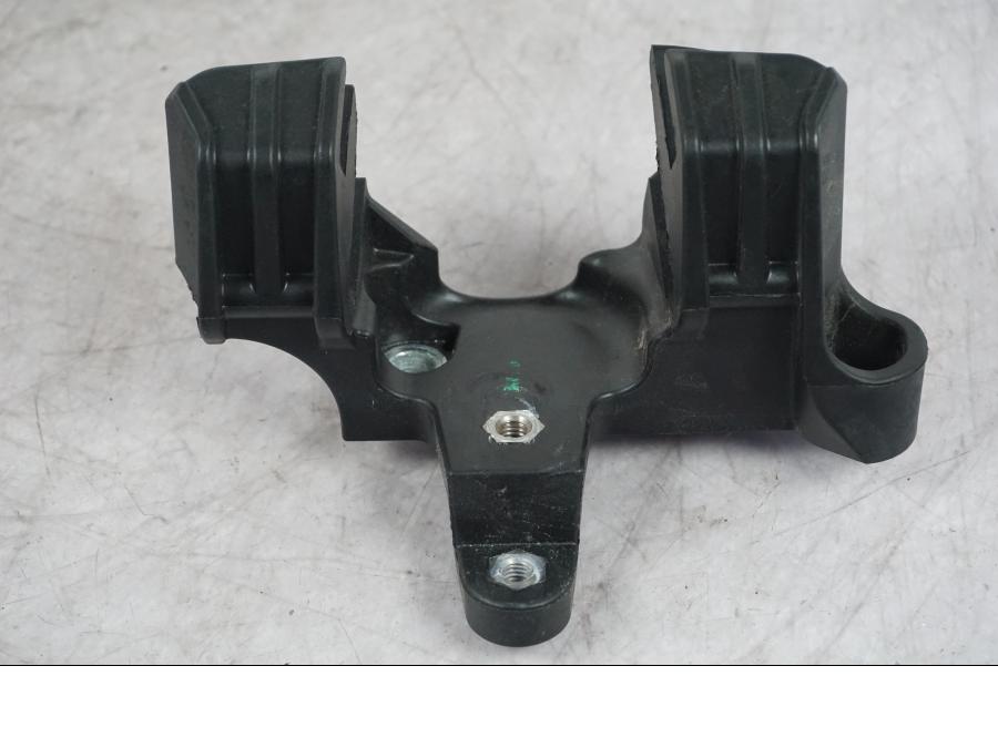 Framsidan på Sadelfäste från en Ducati Multistrada V4 -2024 motorcykel.