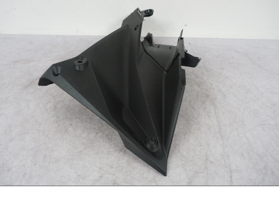 Framsidan på Toppkåpa från en KTM 1290 Super Adventure S -2022 motorcykel.