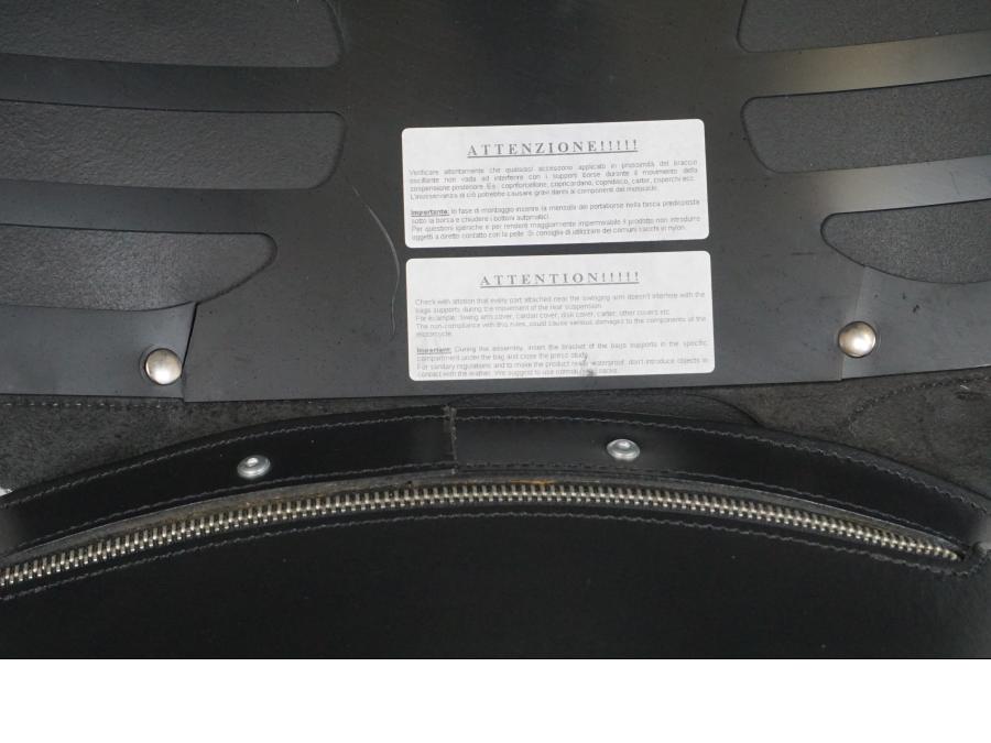 Extrabild1 på Sidoväska från en Universal Universal -0 moped.