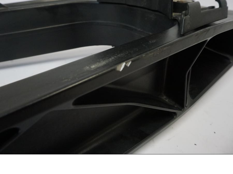 Snett uppifrån på Sving från en KTM 690 Duke -2016 motorcykel.