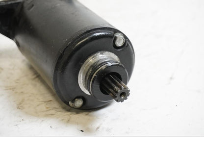 Baksidan på Startmotor från en Kawasaki ZX-9R -1994 motorcykel.