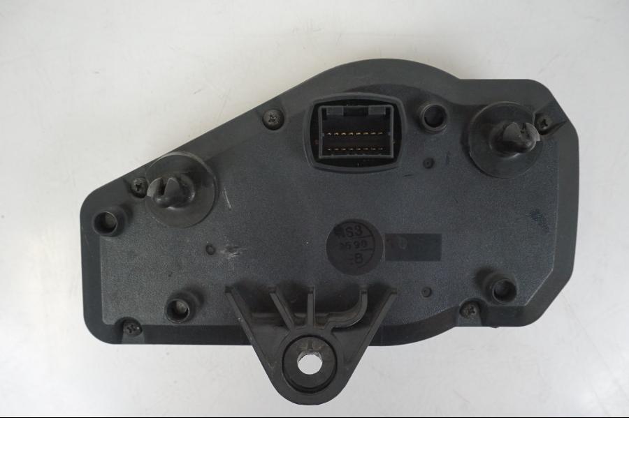 Extrabild2 på Instrumentpanel från en Suzuki GSX-R 750 -2001 motorcykel.