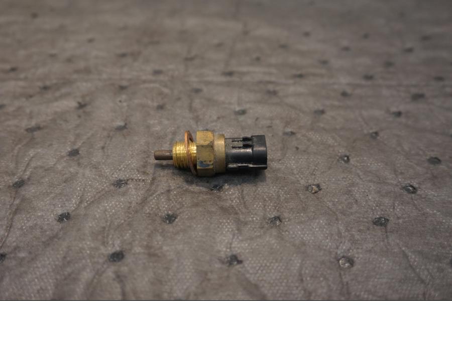 Framsidan på Luftburksensor från en Yamaha FJR 1300 -2004 motorcykel.