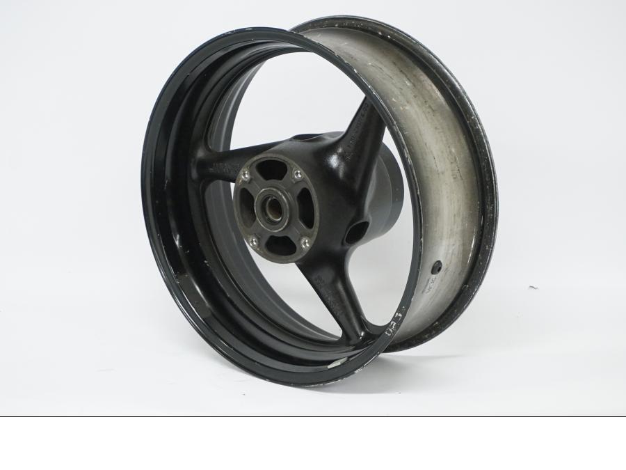 Framsidan på Fälg från en Honda CBR 900 RR -2002 motorcykel.