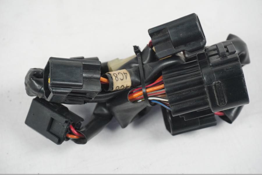 Baksidan på Kablage från en Yamaha YZF 1000 R1 -2007 motorcykel.