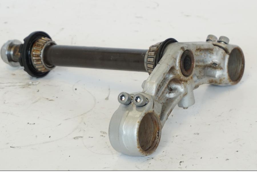 Snett uppifrån på Gaffelkrona från en Kawasaki ZR-7 -2001 motorcykel.