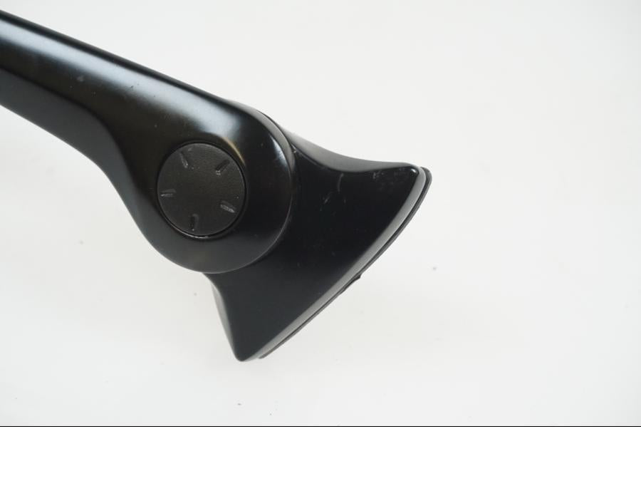 Snett uppifrån på Backspegel från en Yamaha YZF-R7 -2022 motorcykel.