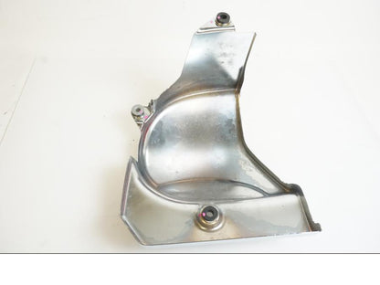 Snett nerifrån på Motorkåpa från en Suzuki M 1800 -2009 motorcykel.