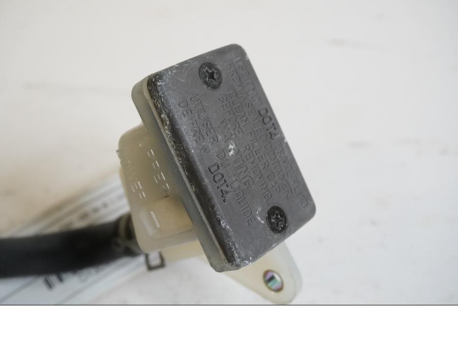 Snett uppifrån på Bromshuvudcylinder från en Suzuki GSX-R 750 -2000 motorcykel.