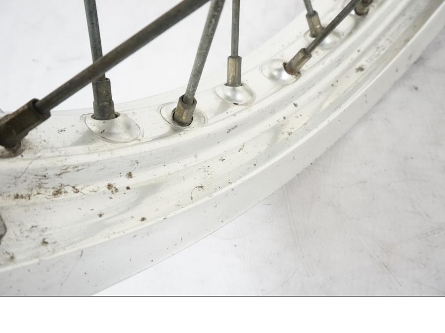 Extrabild3 på Fälg från en Kawasaki KL 650A -1987 motorcykel.