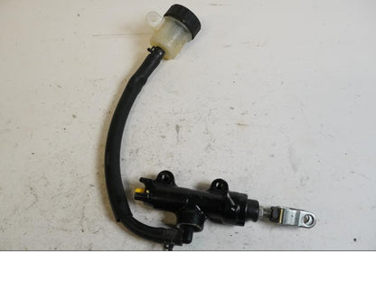 Framsidan på Bromshuvudcylinder från en Kawasaki Ninja 300 -2013 motorcykel.