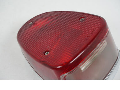 Snett uppifrån på Baklampa från en Yamaha XV 1600 -1999 motorcykel.