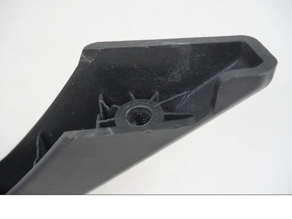 Snett nerifrån på Passagerarhandtag från en H-D Adventure Pan America Special RA1250S -2021 motorcykel.